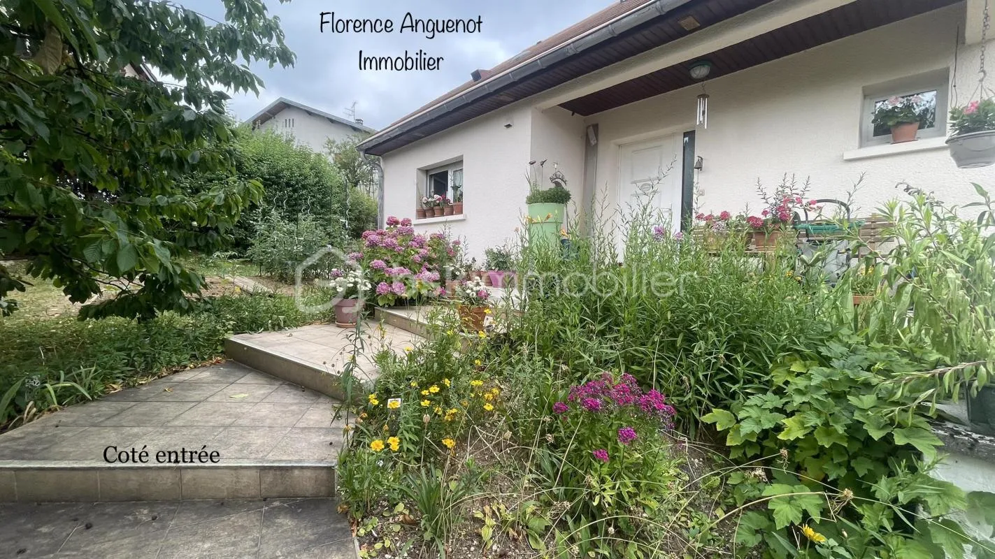 Grande maison de 150 m2, sur 2 niveaux + sous-sol à Bregille