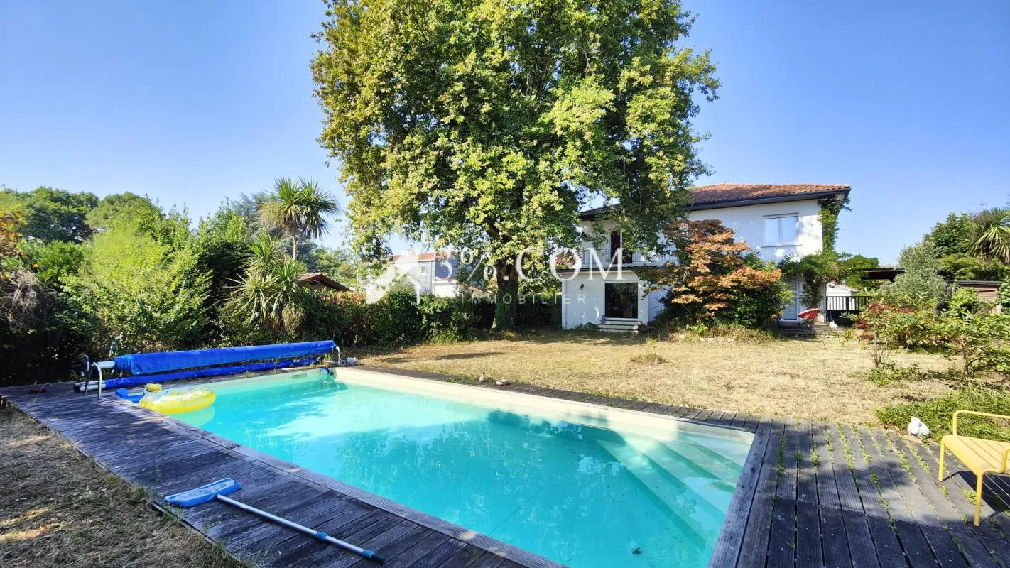 Maison familiale avec piscine   5 chambres   Saint-Pierre-du