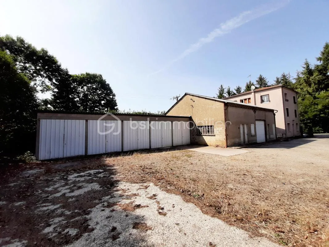 Maison 11 pièces 230 m² avec garages et dépendances