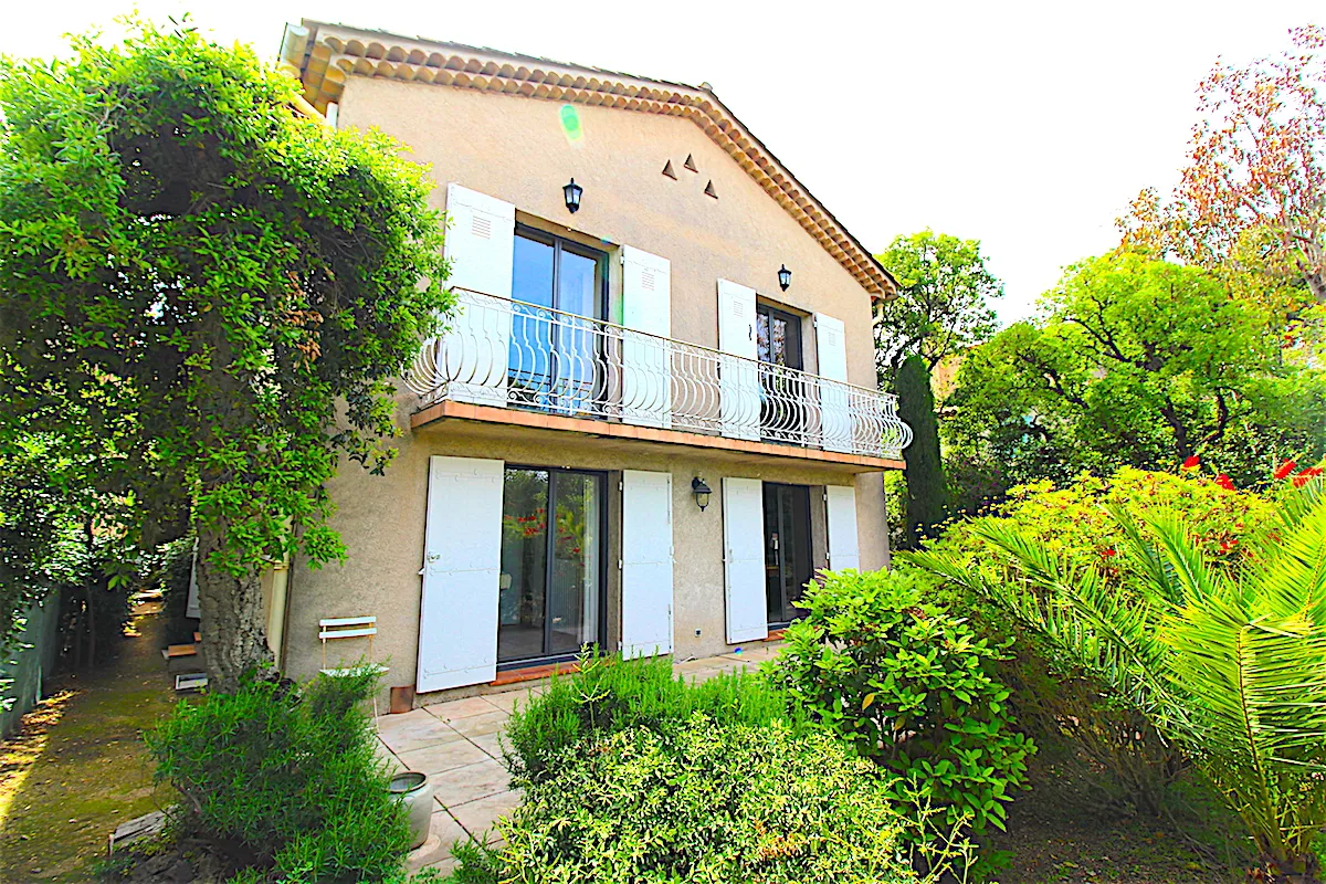 Sainte Maxime centre ville - villa individuelle - 800m des plages