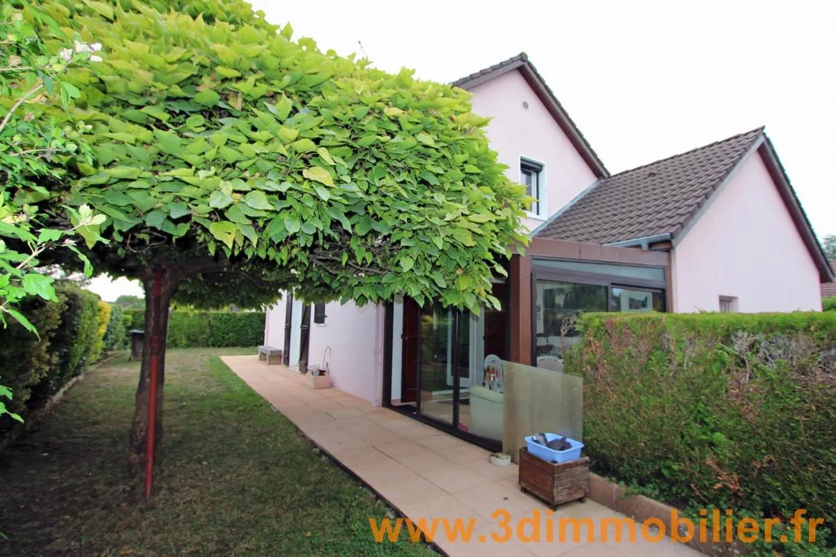 A vendre Lons-le-Saunier Sud, une maison individuelle de 4 chambres