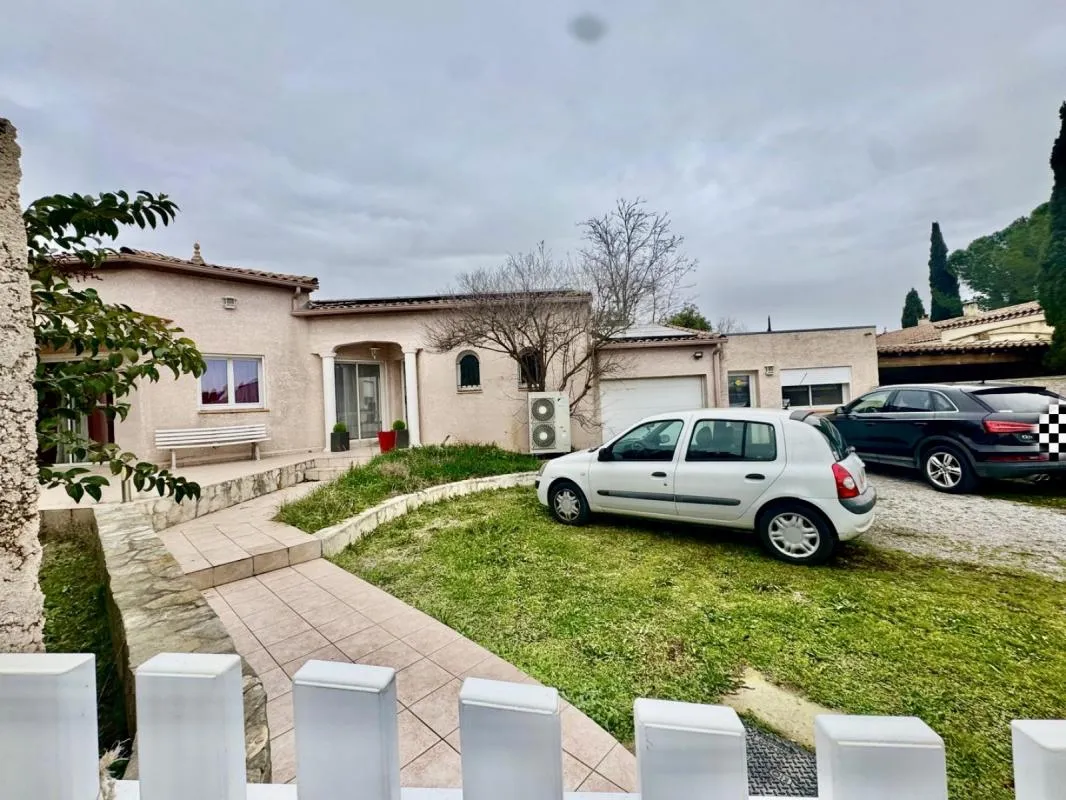 VILLA avec piscine Fabrègues plain pied