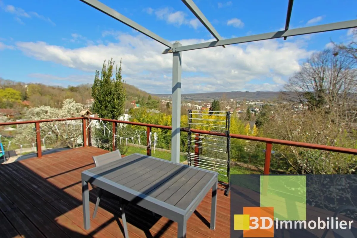 Lons-le-Saunier CENTRE (39 JURA), à vendre maison rénovée avec belle vue de 4 chambres
