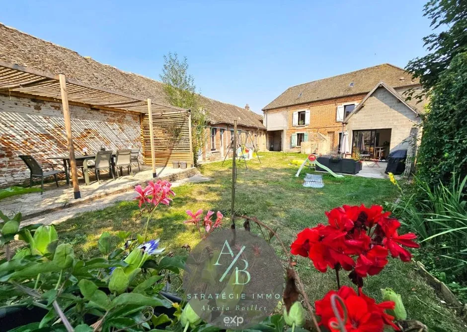 Produit très rare ! Impressionnante bâtisse rénovée et sa dépendance de 115m²