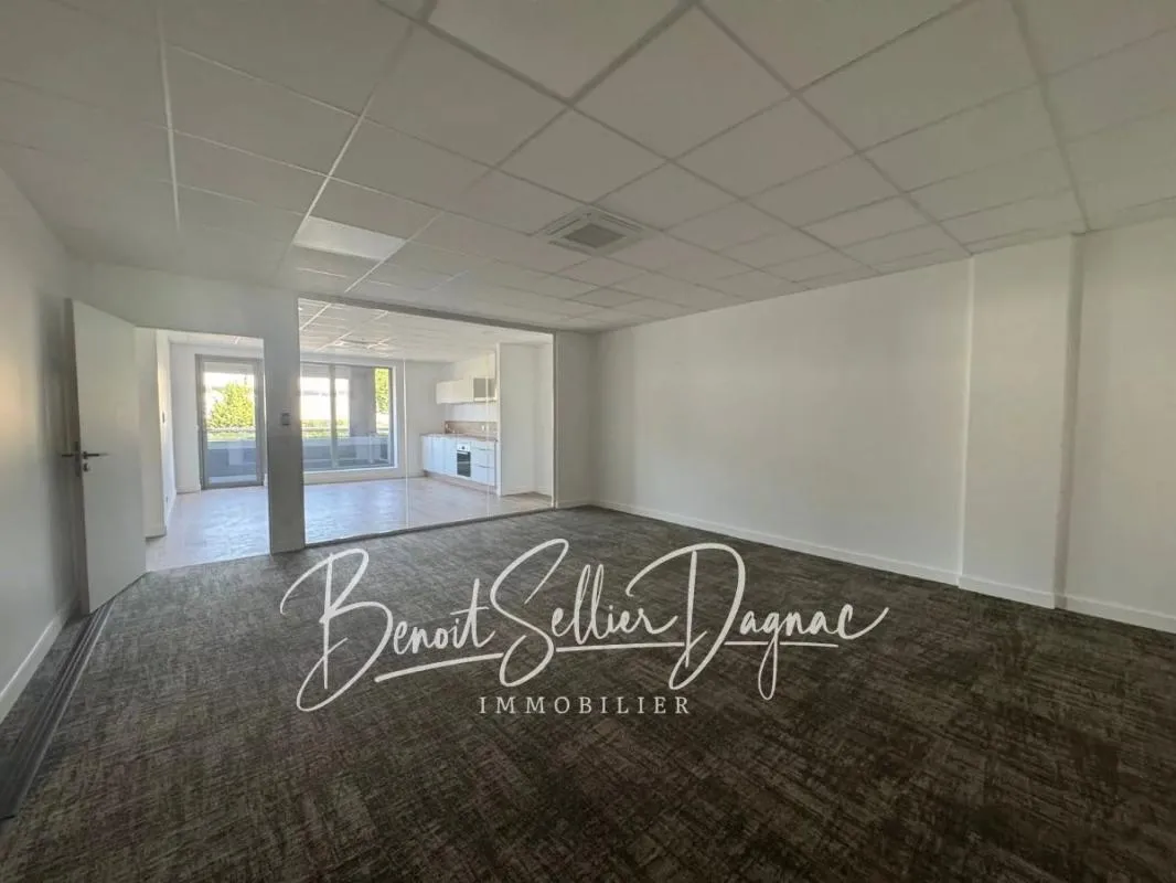 Bureaux à vendre Grand Annecy – 215 m² avec terrasse, 9 parkings et accès A41