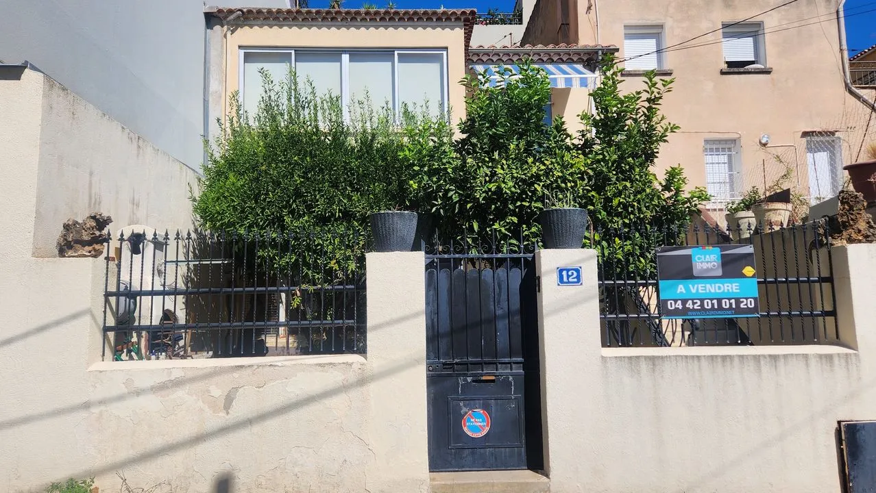 Maison de ville avec jardin composée de 2 appartements