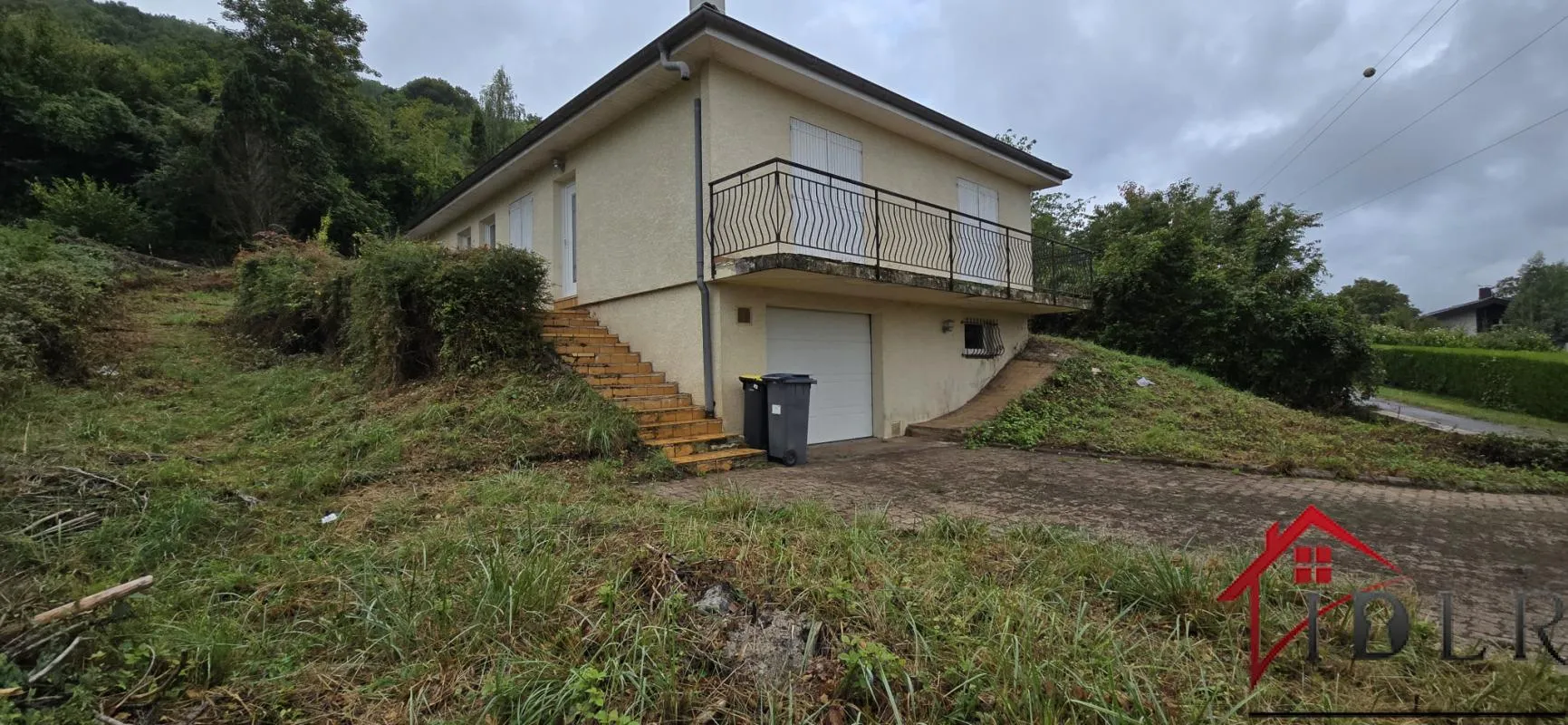 CHALEZE 25111  sur 9 ares de terrain maison de 1978  P6 110