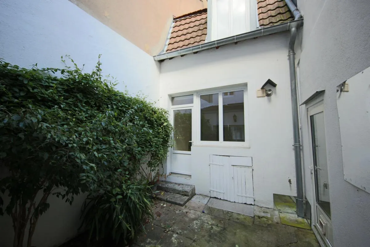 Maison de ville avec petite courette