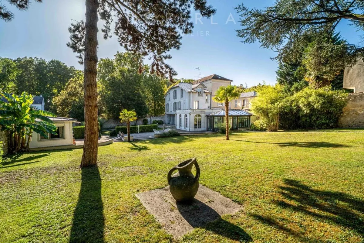 Magnifique Maison 10 pièces - 5 chambres et bureau - Terrain de 1443m2
