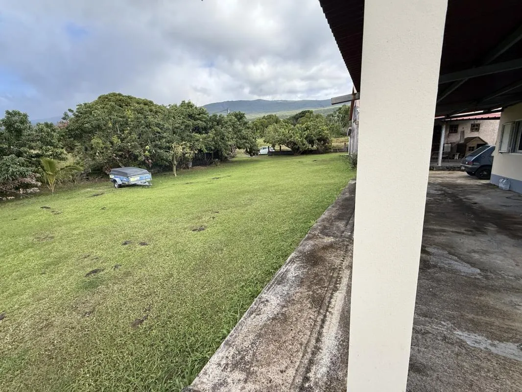 Ensemble de deux maisons sur terrain agricole de 36 000 m2