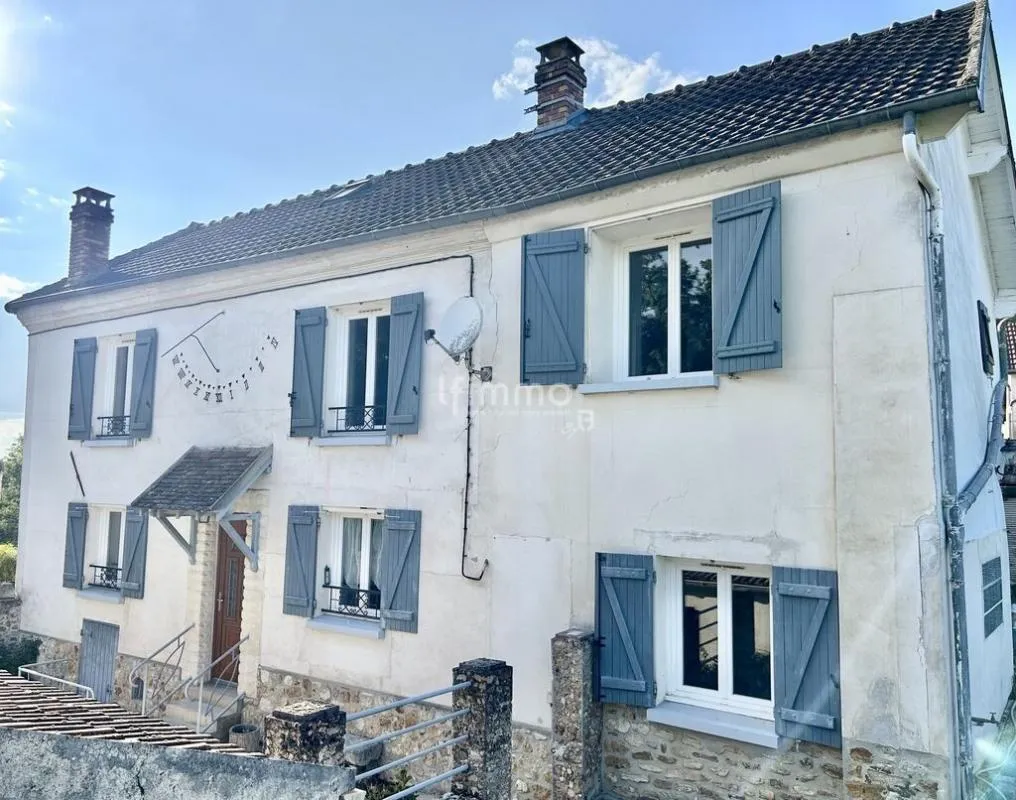 Maison au calme dans un village dynamique