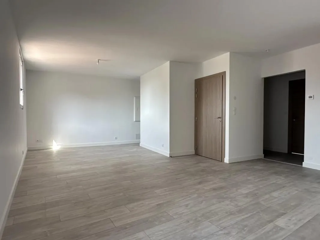 T3 – 62,10 m² + caves 32,10 m² – 2e étage – Centre Saint-Jean-d’Angély