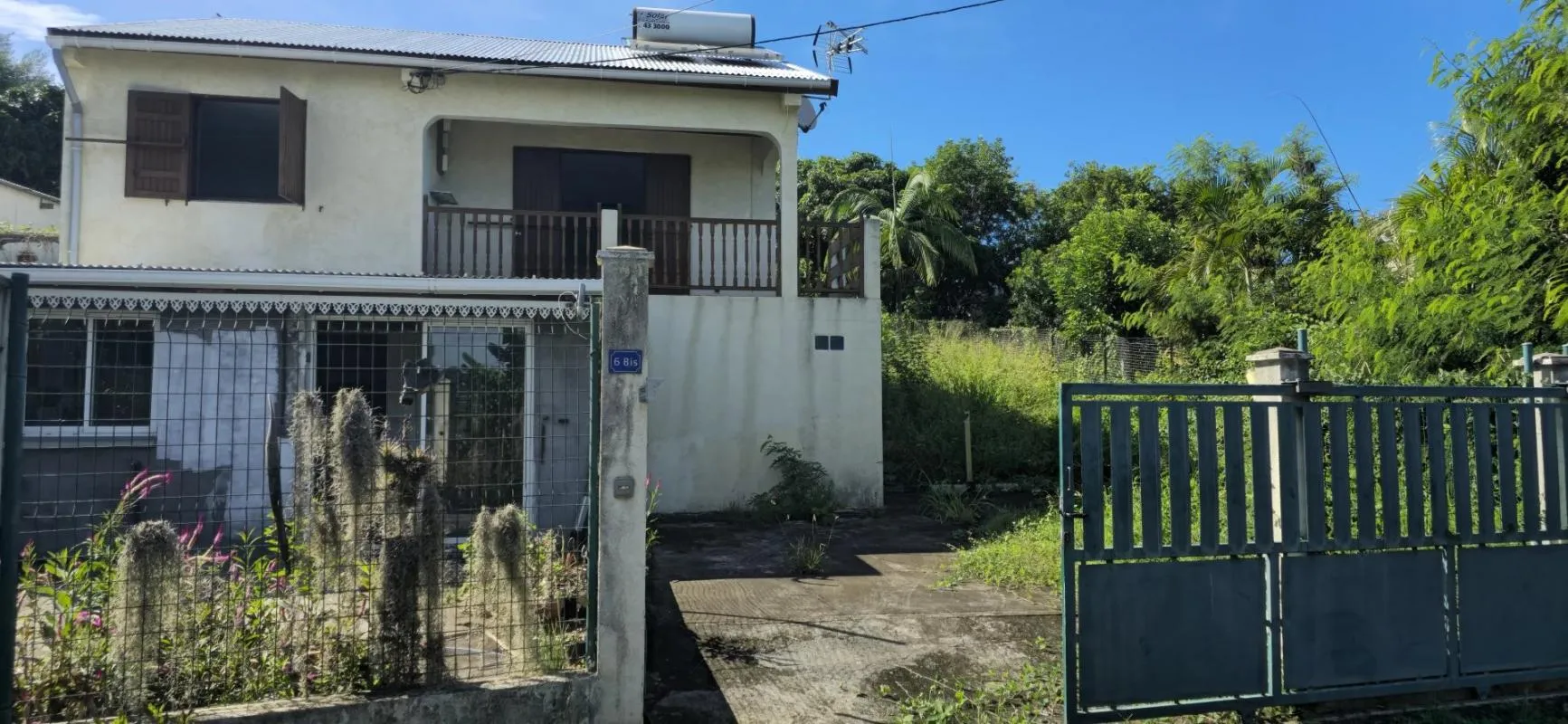 OPPORTUNITÉ UNIQUE D’INVESTISSEMENT LOCATIF – TERRAIN DE 593m² AVEC FORT POTENTIEL 🔥