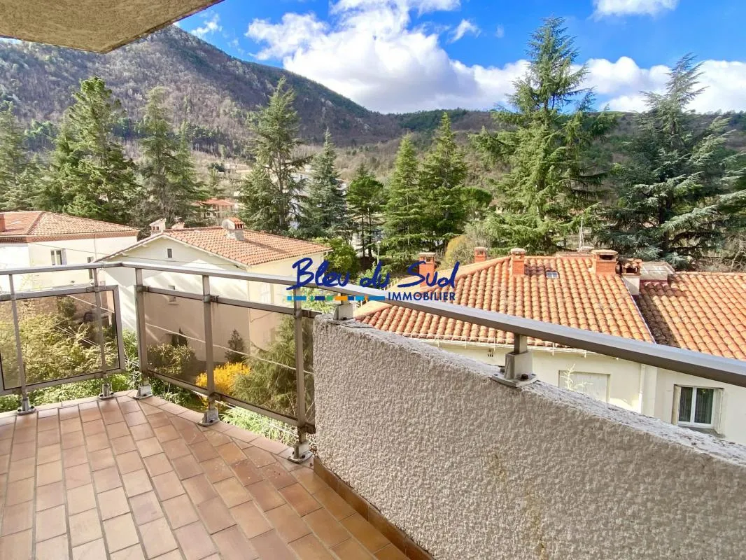 STUDIO MEUBLE AVEC BALCON ET VUE DEGAGEE A VERNET LES BAINS