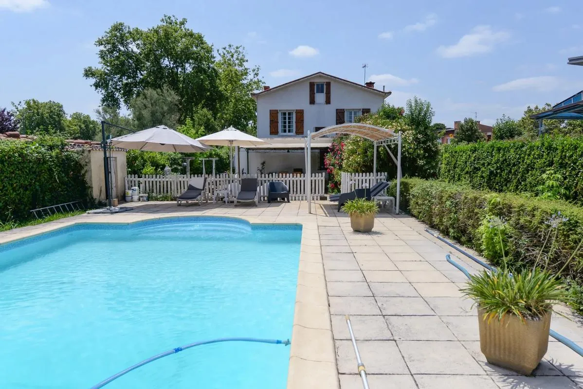 Spacieuse maison de 8 pièces de 172 m², située à Fenouillet