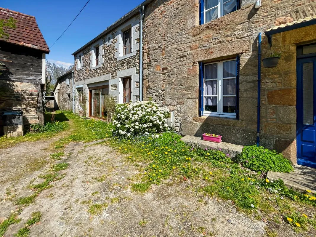 Maison de 6 pièces de 129 m² avec jardin en vente à Genêts