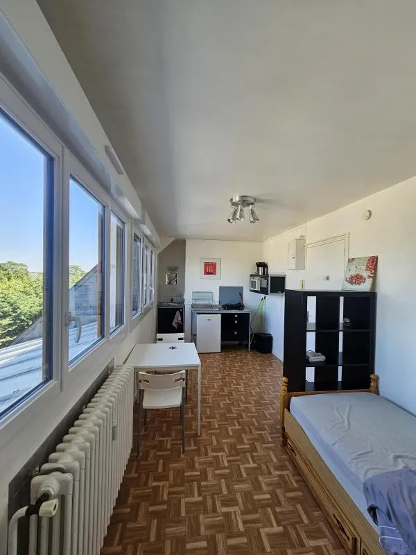 Studio Meublé 16 m² – Centre-ville de Laval (Quartier Cathédrale)