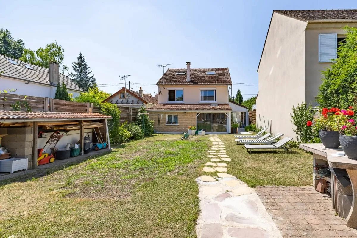 Maison de 6 pièces de 121 m² à Ste-Geneviève-des-Bois