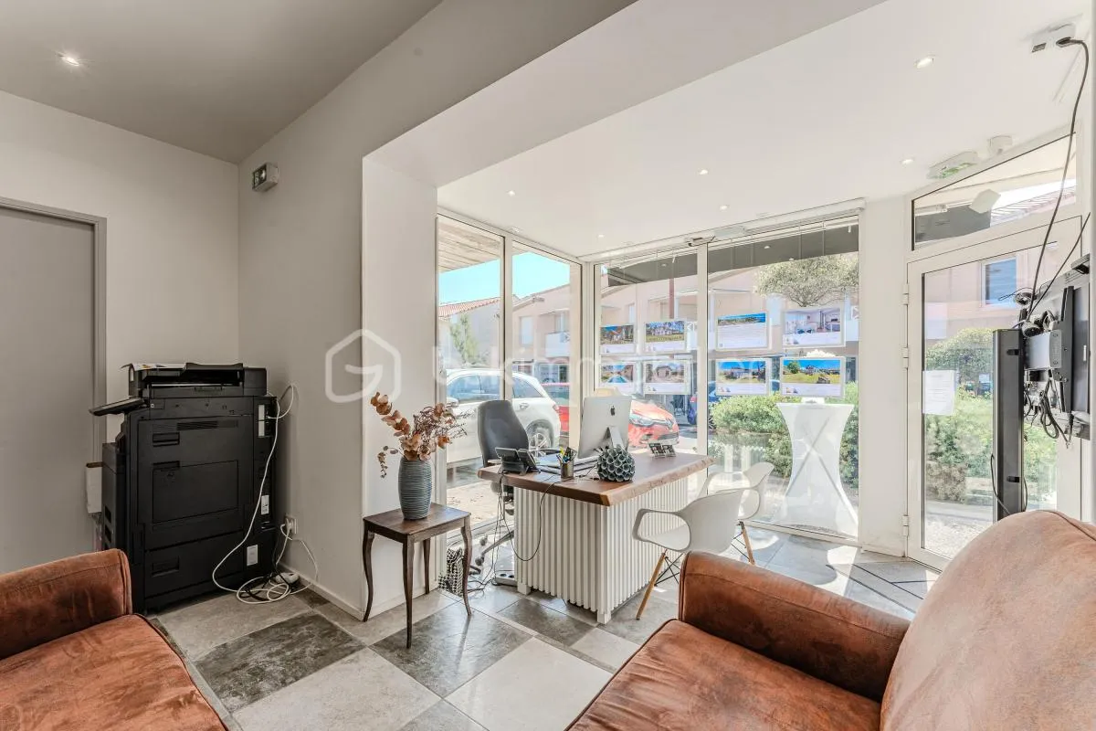 📍 Mimizan Centre – Local Commercial à Vendre 🌊 À quelques pas de l’océan ! La perle de la cote d'argent !