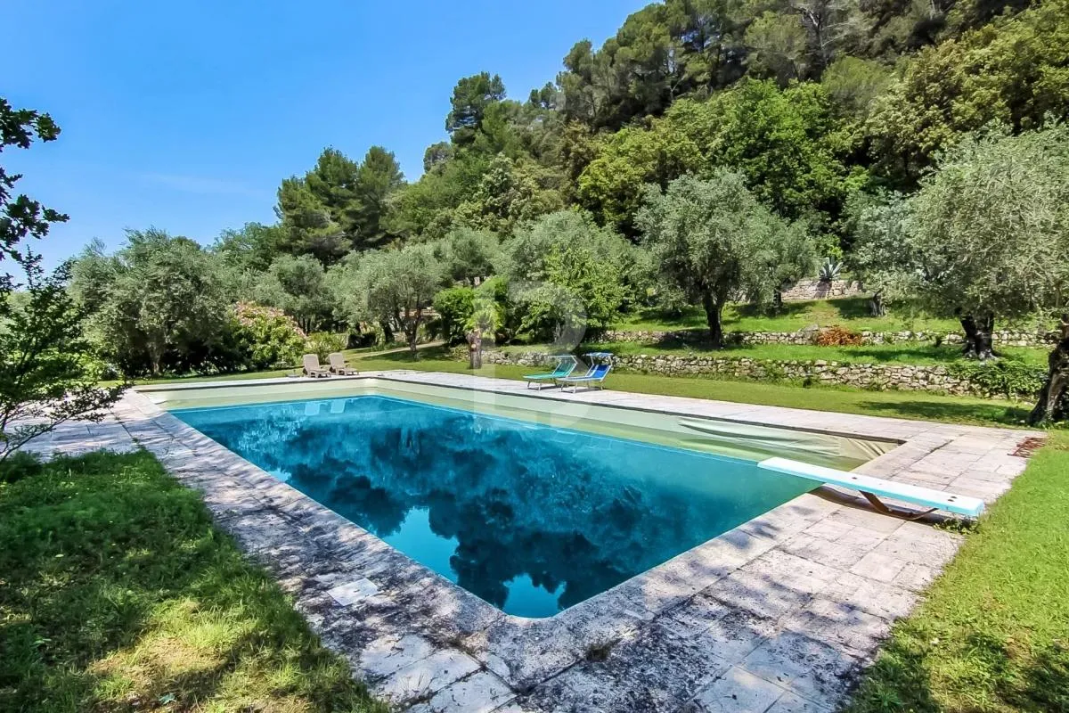 Bergerie du 18ème siècle à Grasse avec vue panoramique