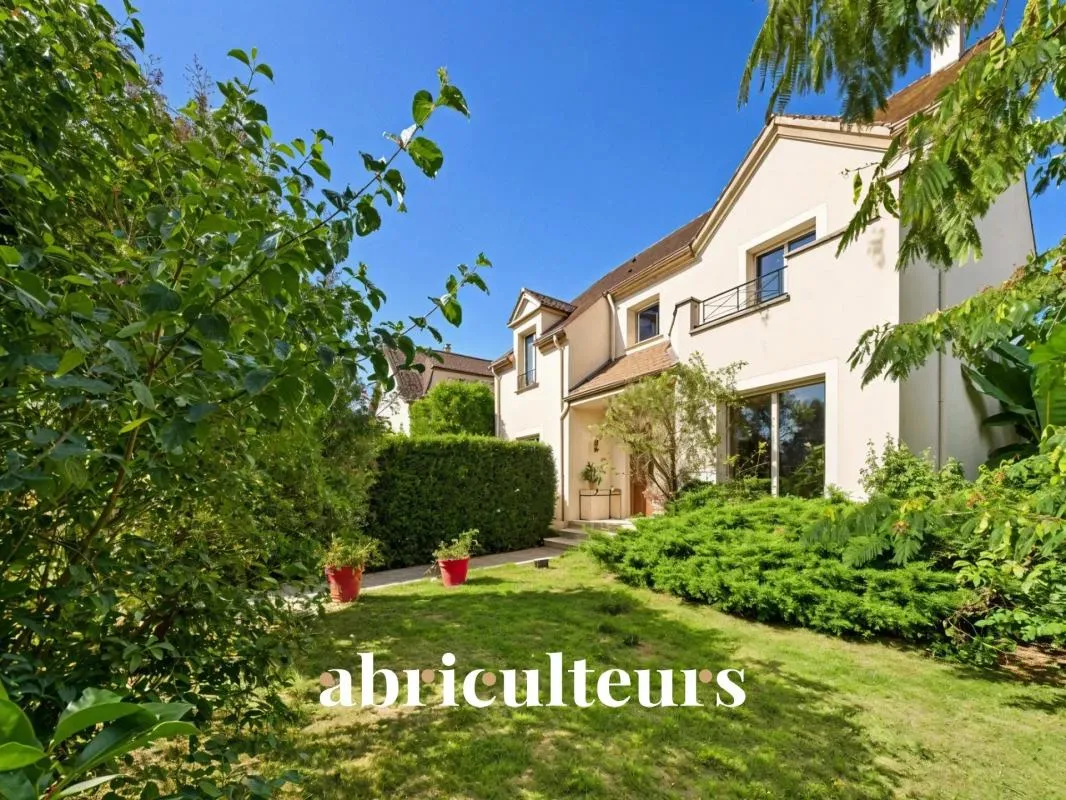 BELLE MAISON FAMILIALE AU CALME A EPINAY-SOUS-SENART AVEC PISCINE ET JARDIN SANS VIS A VIS