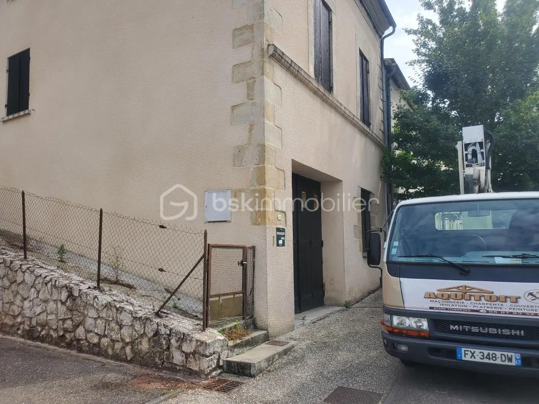 A SAISIR. A MI CHEMIN ENTRE MARMANDE ET BERGERAC, MAISON DE VLLE AVEC JARDIN ET GRAND GARAGE