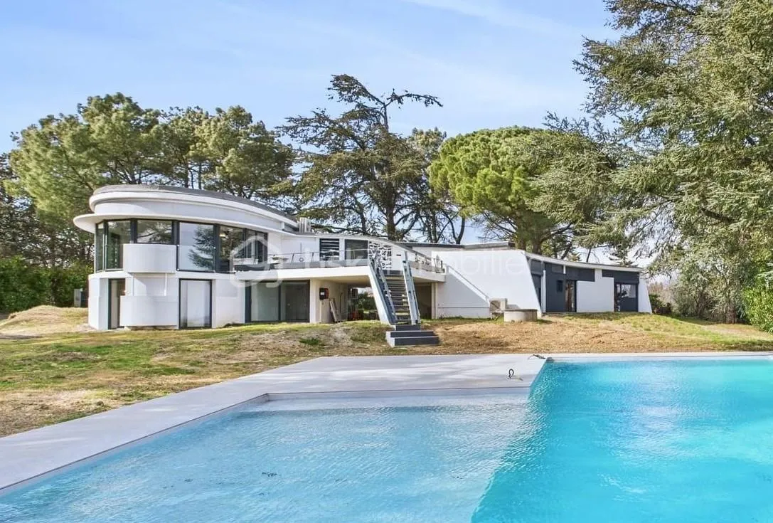 Vente de prestige : maison 7 pièces 225 m2