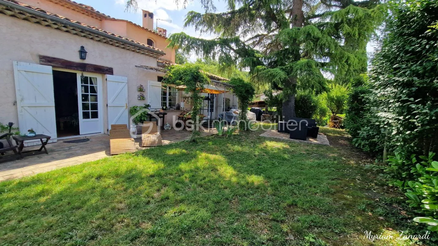 MAISON DE TYPE PROVENCAL DE 187 M2