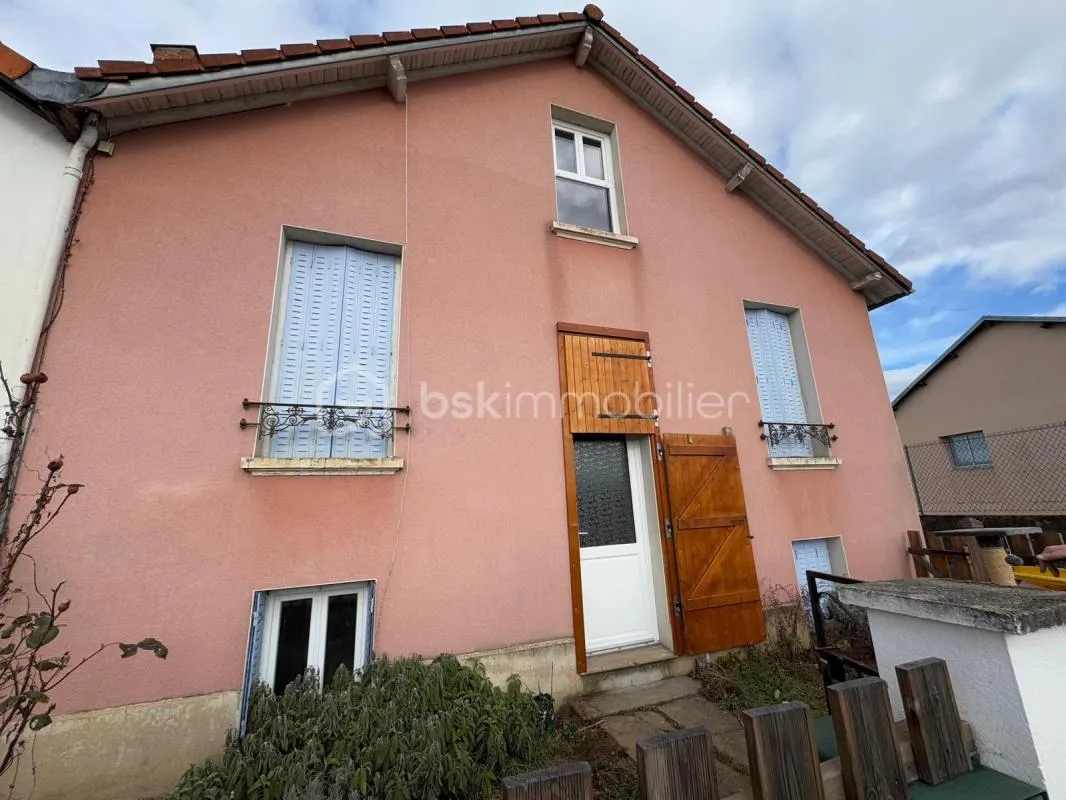 Maison avec jardin clos et dépendances