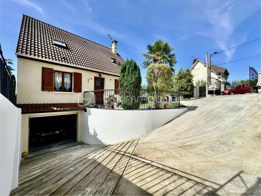 PAVILLON INDIVIDUEL  de 108 m2 + SOUS-SOL TOTAL - 3 chambres - Beau Terrain 820 m2