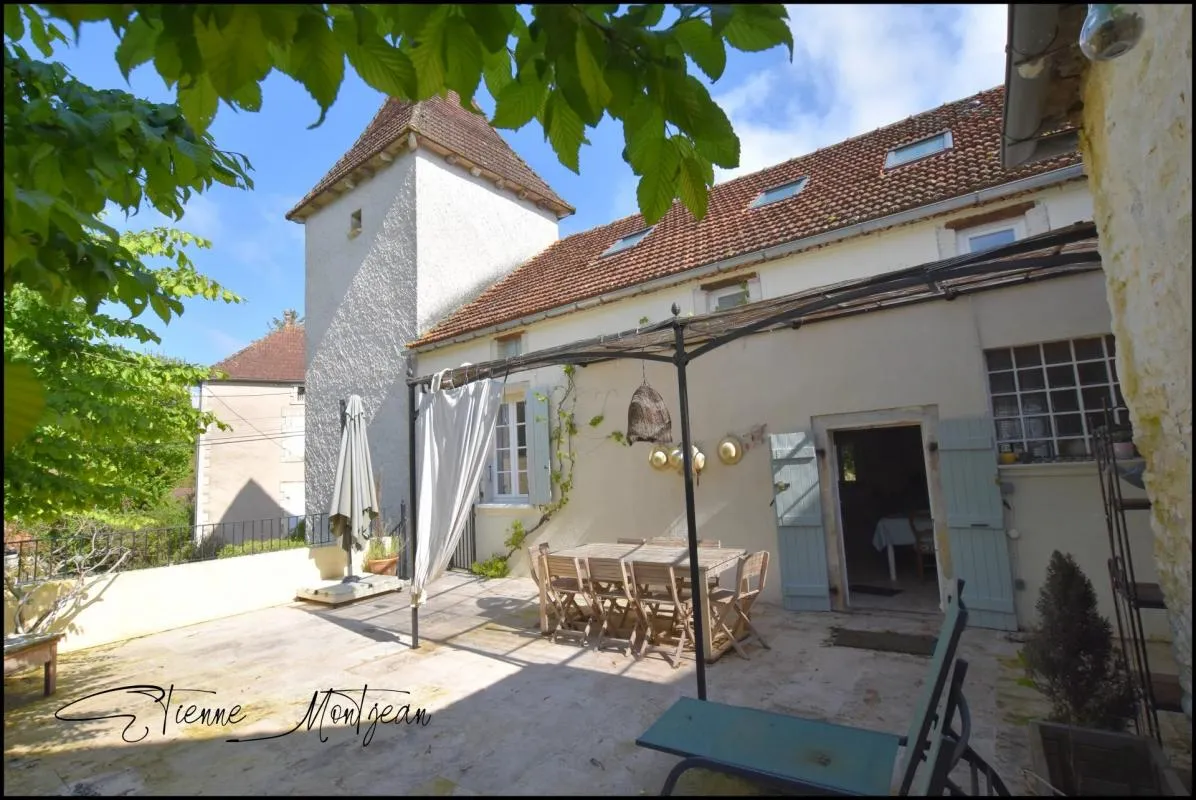 Maison en pierre 5 chambres, terrasse, garage