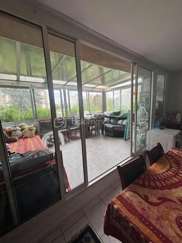 À vendre – Spacieux appartement 4 chambres – 102 m² + terrasse fermée – Idéal famille ou investisseur
