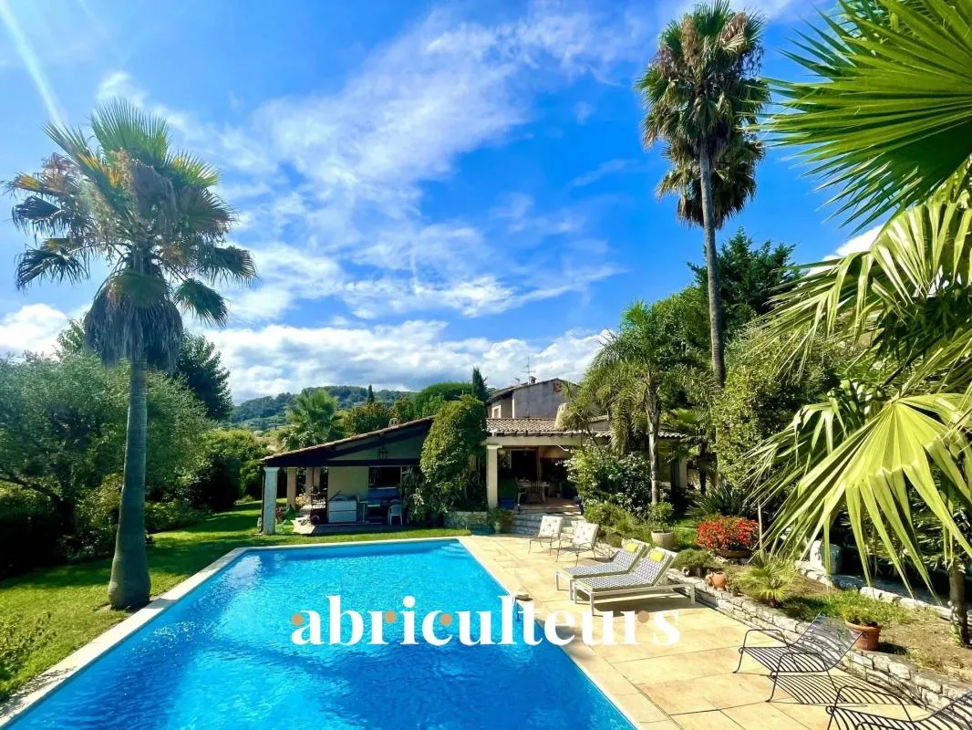 Exceptionnelle maison - La Colle-sur-Loup - 5 chambres - 220 m2 habitables - 1500 m2 terrain