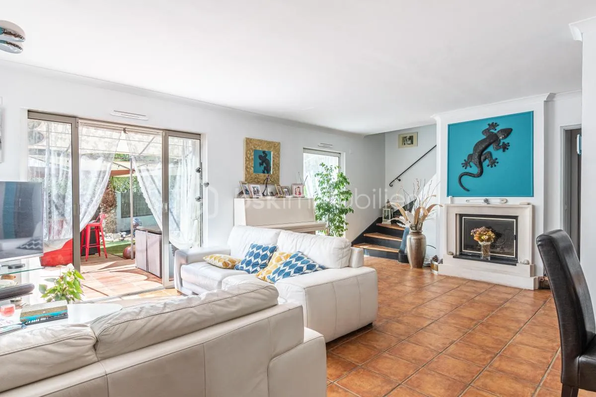 DPT VAR 83 : JOLIE MAISON DANS RESIDENCE FERMÉE