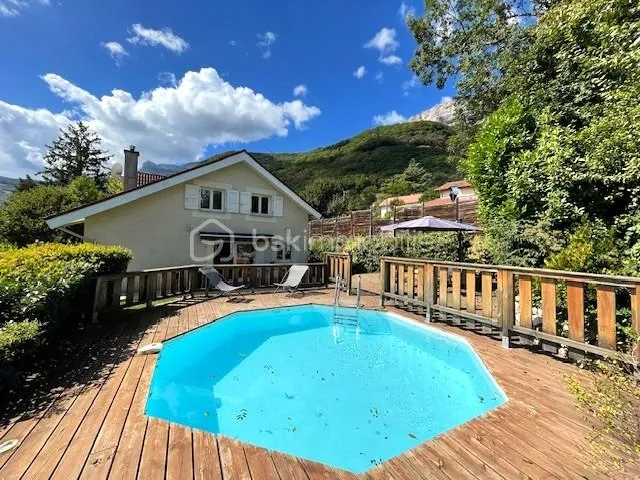 Élégante maison familiale à CLAIX
