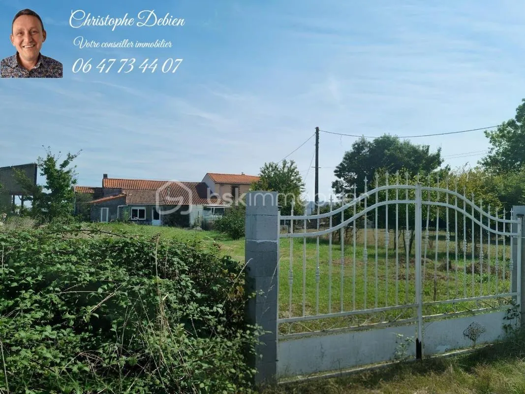 MAISON À RÉNOVER SUR 1 390 M² DE TERRAIN – PROCHE DE SAINT-GEORGES-DE-MONTAIGU ET CHAVAGNES-EN-PAILLERS
