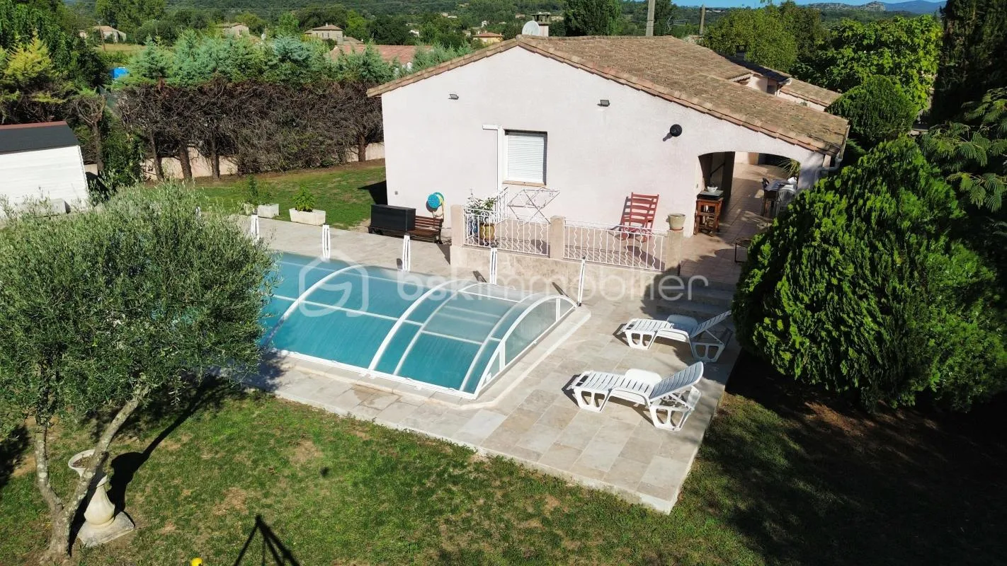 villa lumineuse au calme avec 4 chambres, piscine