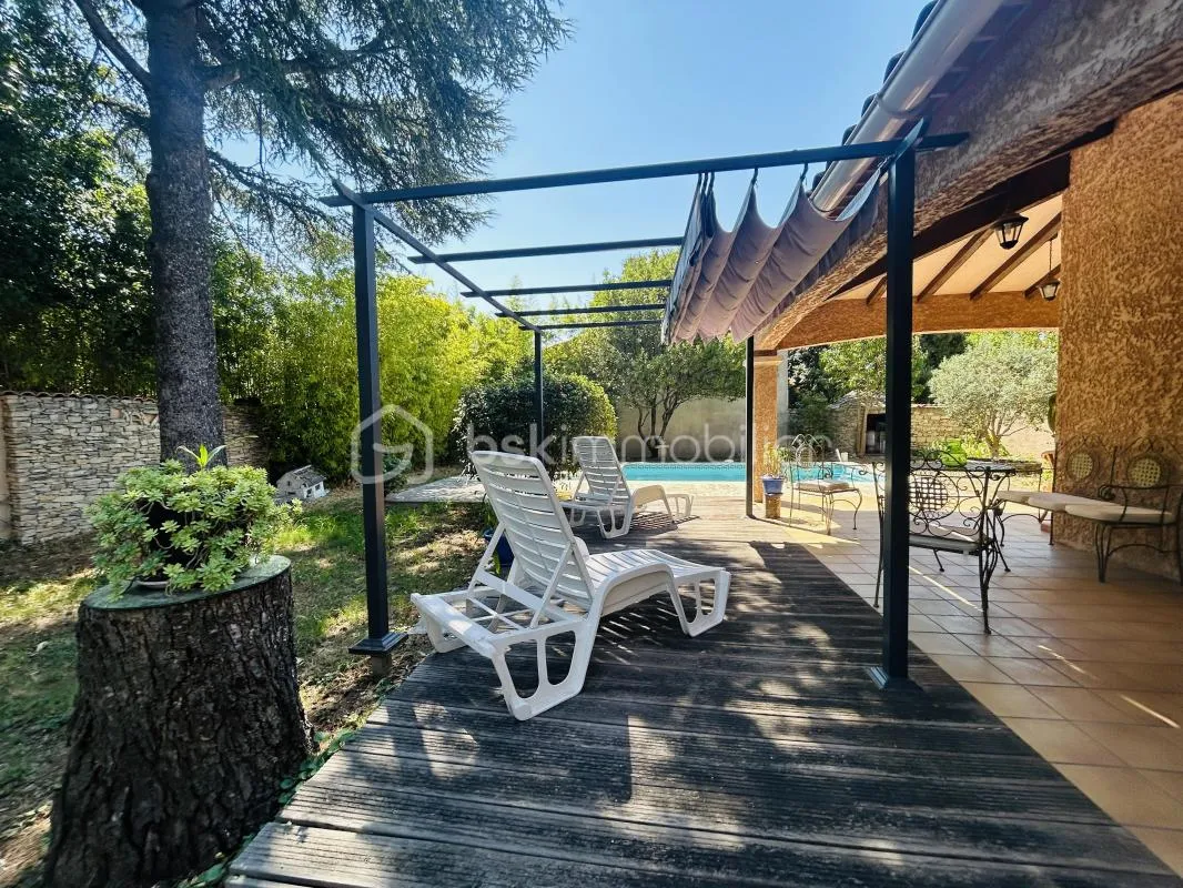 Villa avec piscine de 141 m² de surface utile sur terrain de 702 m² + garage et abris
