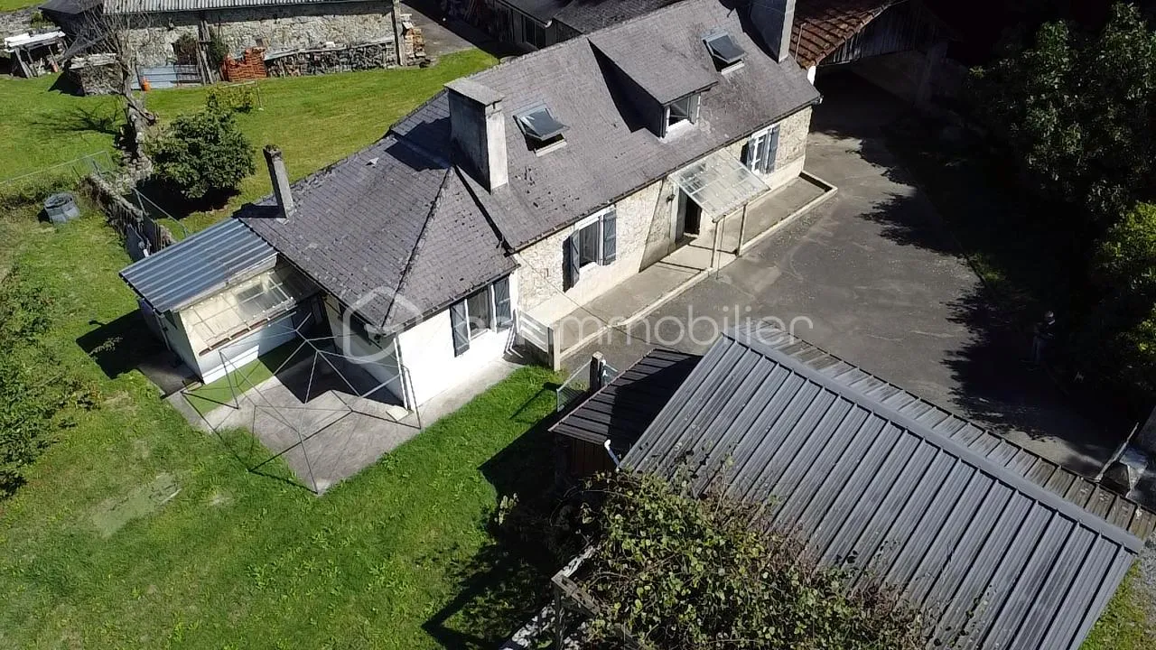 A saisir jolie petite maison en pierre