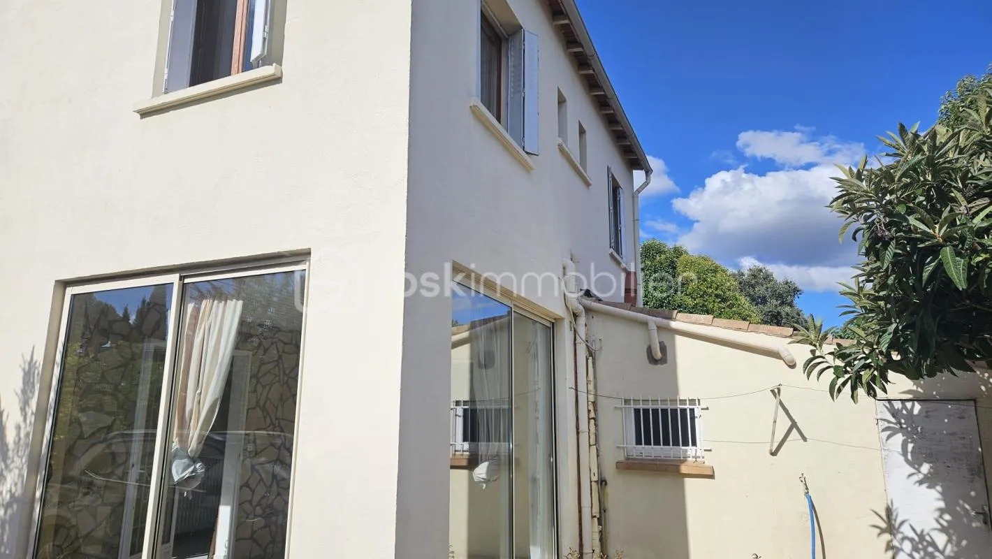 Maison T5 de 105m² avec garage et dépendance