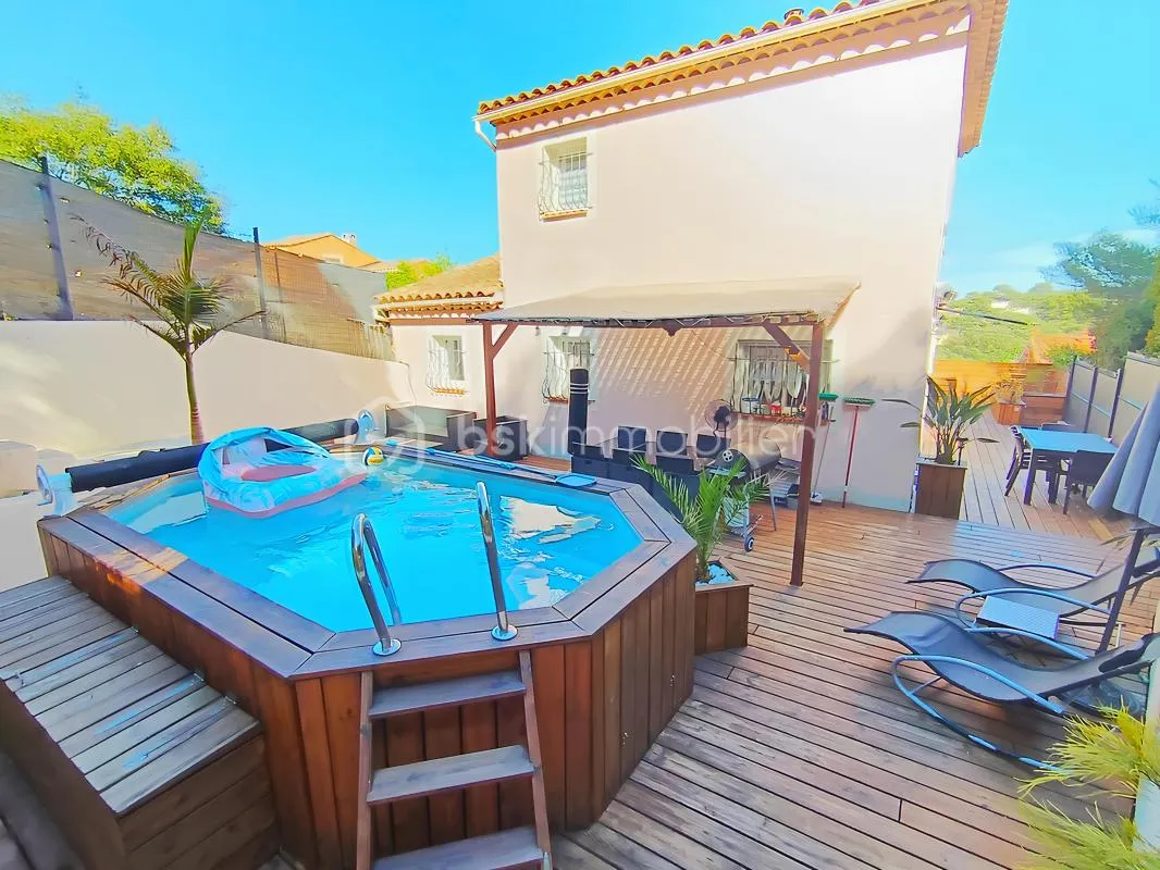 À VENDRE – MAISON 5 PIÈCES DE 112 M² AVEC PISCINE, JARDIN ET GARAGE – SANS VIS-À-VIS – PROCHE PLAGES DES SABLETTES & MAR VIVO – SECTEUR JAUMEN / LES 4 MOULINS – 986 M² DE TERRAIN – 499 500 €