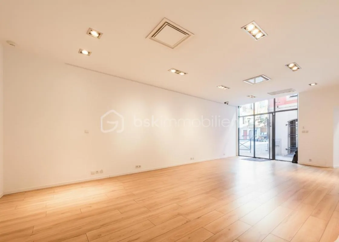 LOCAL TRANSFORMABLE EN 1 OU PLUSIEURS APPARTEMENTS