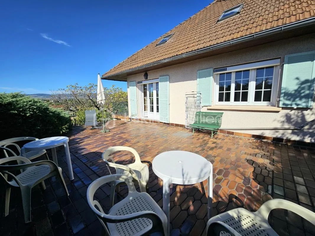 Maison familiale avec 5 chambres + grand terrain constructible 3249 m² – Commelle-Vernay (42120)