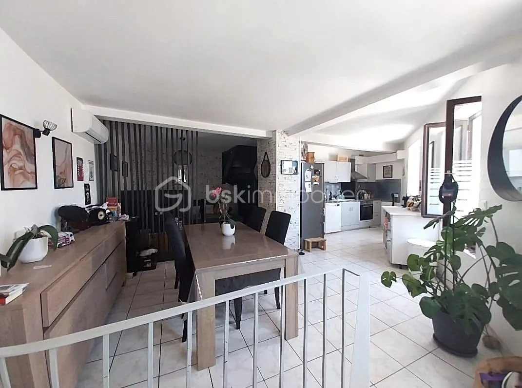 MAISON DE VILLAGE de 73 m² - COPROPRIÉTÉ BÉNÉVOLE – 3 CHAMBRES – PAS DE CHARGES – TERRASSE AUCUN VIS A VIS – CLIMATISATION RÉVERSIBLE - IDÉALEMENT SITUE dans GRUISSAN Village