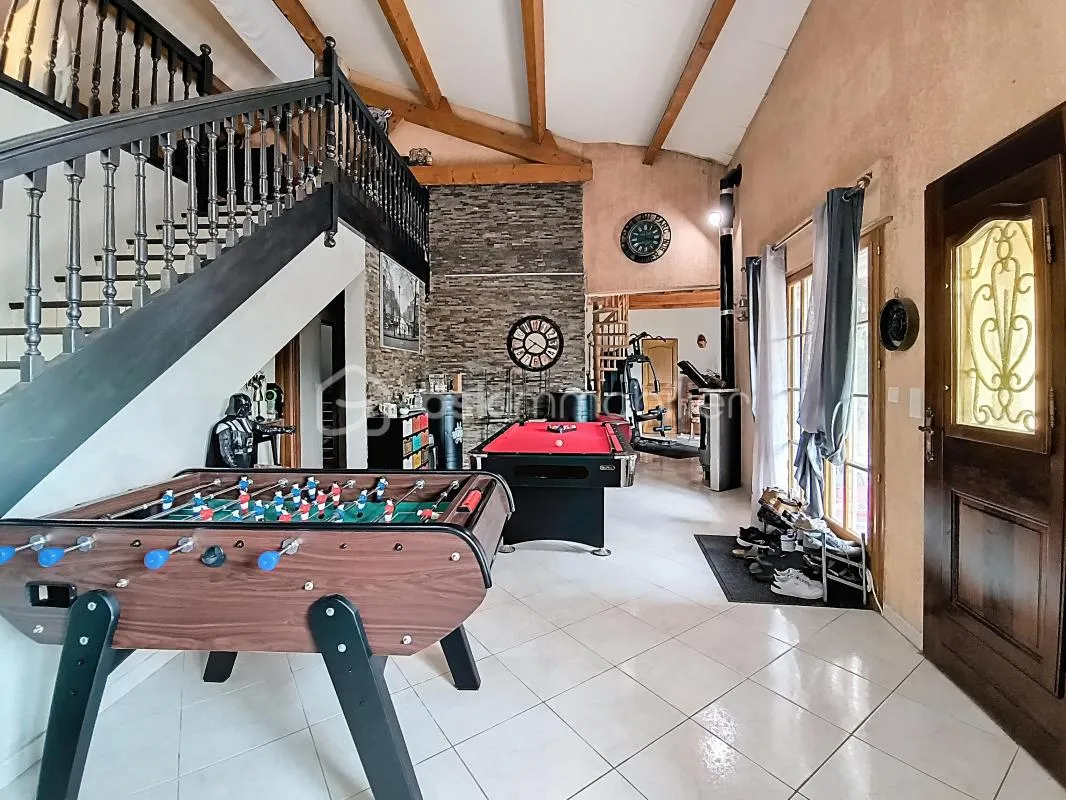 Grande maison familiale de 287 m² avec jardin, piscine et garage – Bédarieux