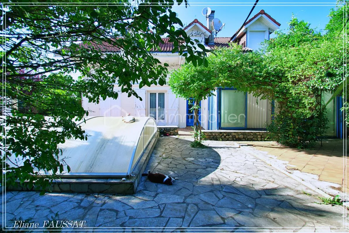 Maison 8 pièces, 6 chambres, 170 m², piscine et dépendances