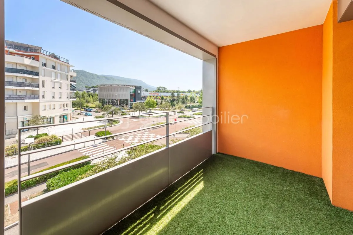 Joli T2 récent en étage / Terrasse / Parking privatif en sous-sol sécurisé