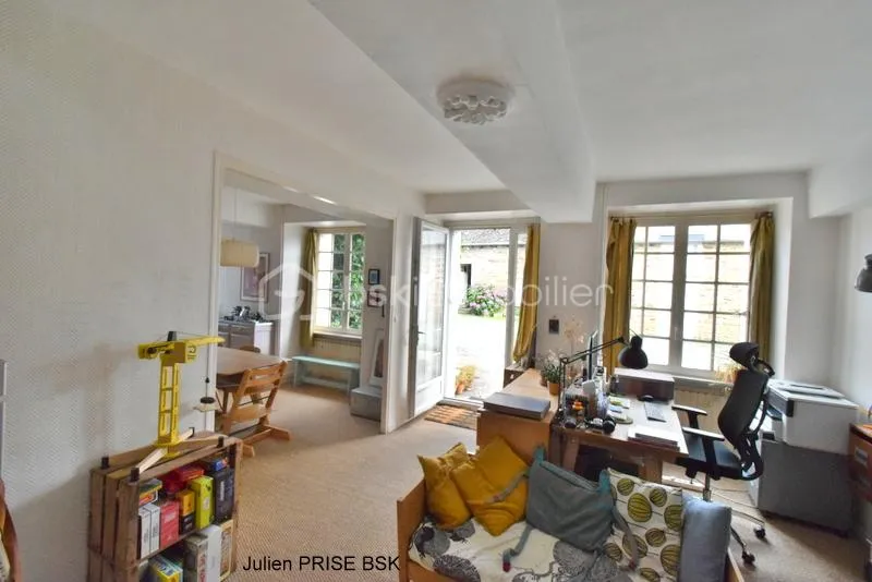 Maison de bourg en Pierres, idéalement située à BECHEREL