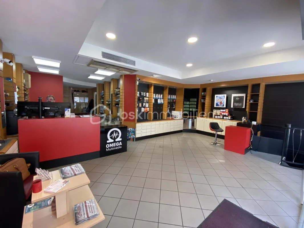 MURS COMMERCIAUX TOUTES ACTIVITES SAUF RESTAURATION