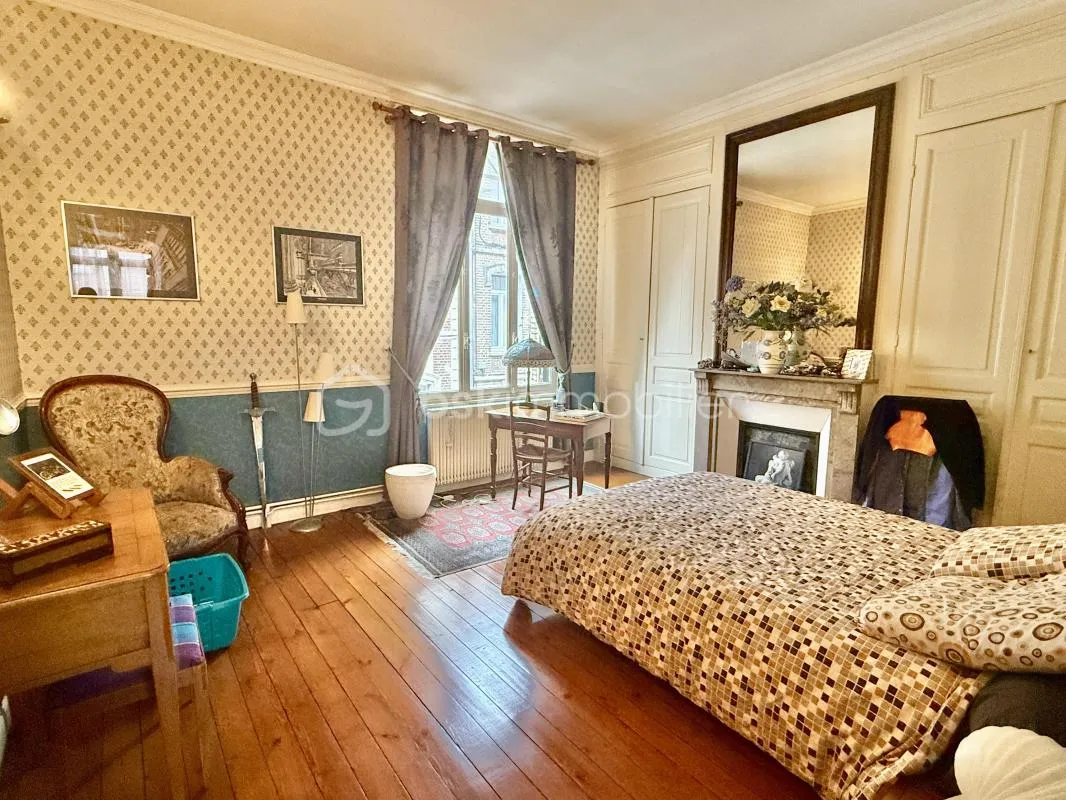 *** EXCLUSIVITÉ *** Maison Bourgeoise de 160 m² – Le Charme de l’Ancien en Plein Cœur d’Amiens ***